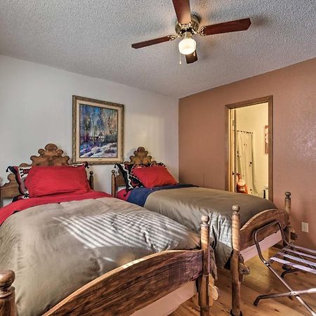 Downtown Red River Retreat With Mtn Views And Yard Экстерьер фото